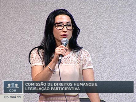 Especialista Isabela Mantovani apresenta números estatísticos a respeito do aborto no Brasil